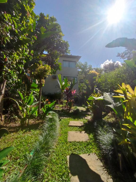 גינה חיצונית ב-Suites casa do indio jungle, a melhor vista da floresta