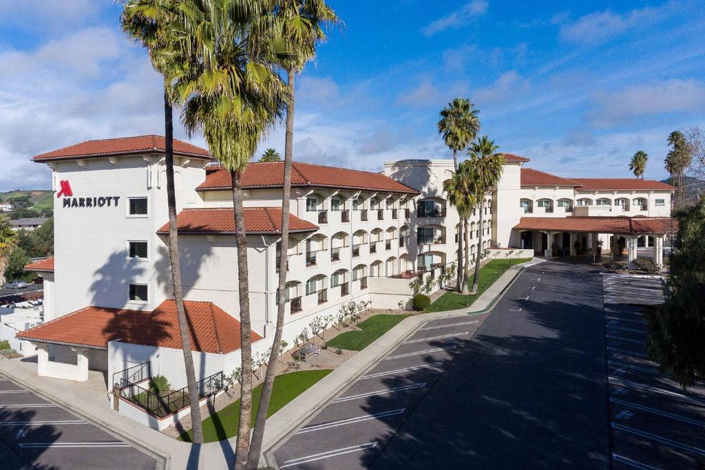 Vistas al edificio principal del hotel Marriott en Santa Ynez Valley Marriott, en Buellton