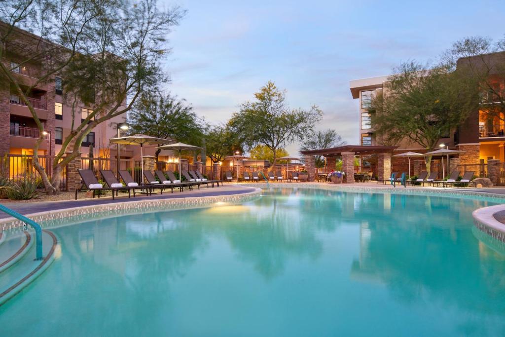 Πισίνα στο ή κοντά στο Courtyard by Marriott Scottsdale Salt River