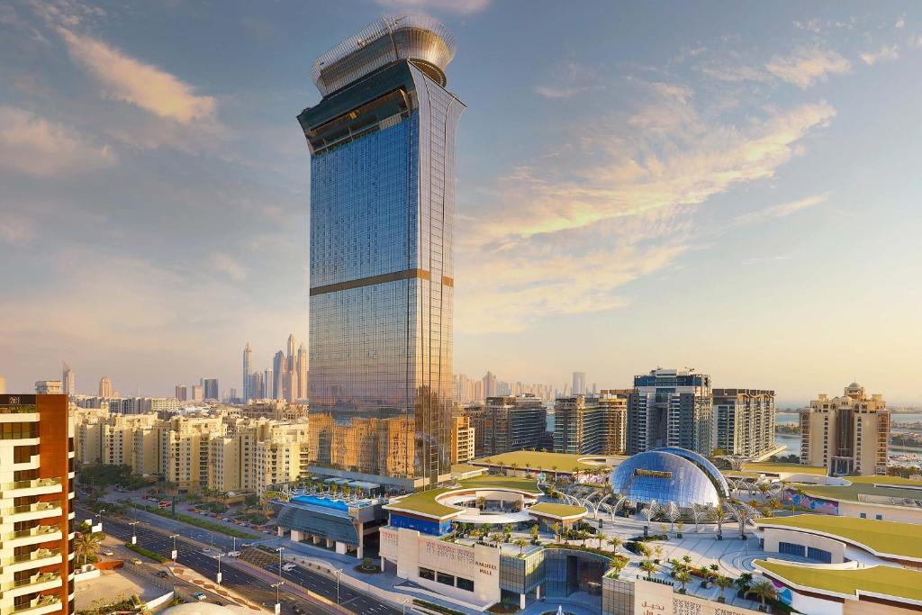 Uma visão geral de Dubai ou uma vista da cidade tirada do hotel