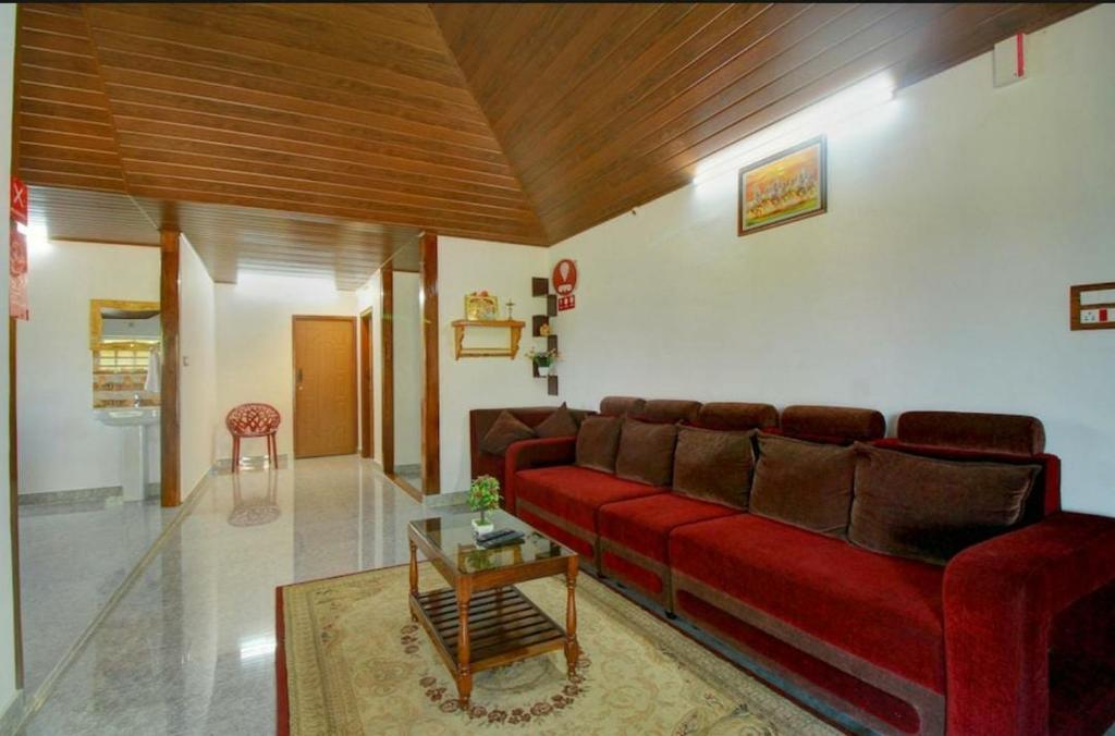 Predel za sedenje v nastanitvi Hill View Homestay Madikeri Coorg 3BHK Villa