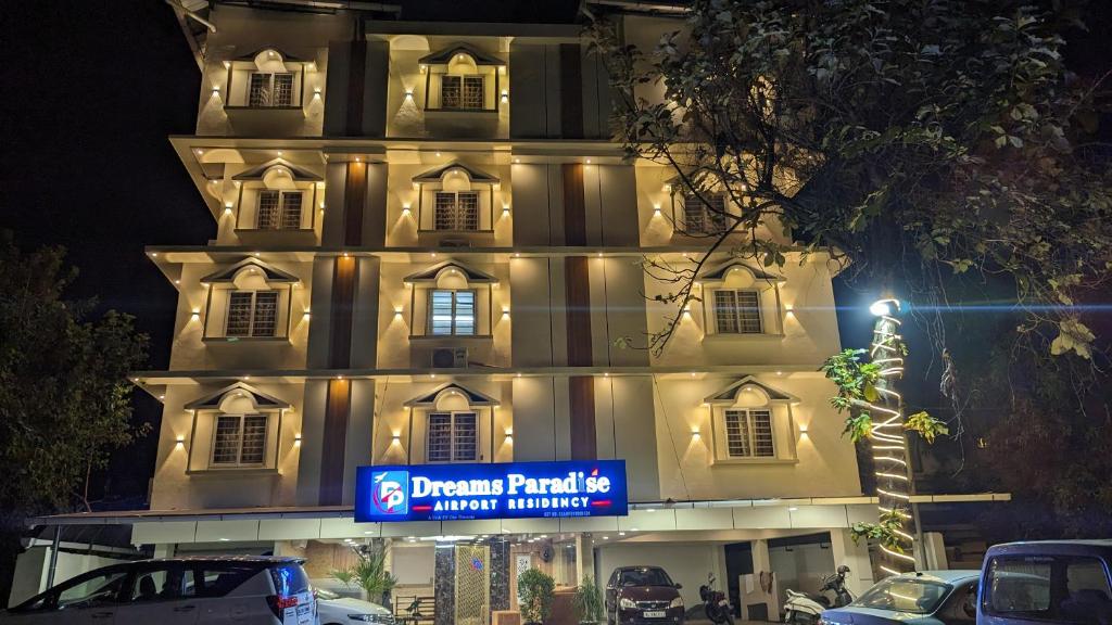 un gran edificio con un cartel delante en Dreams Paradise Airport Residency, en Nedumbassery