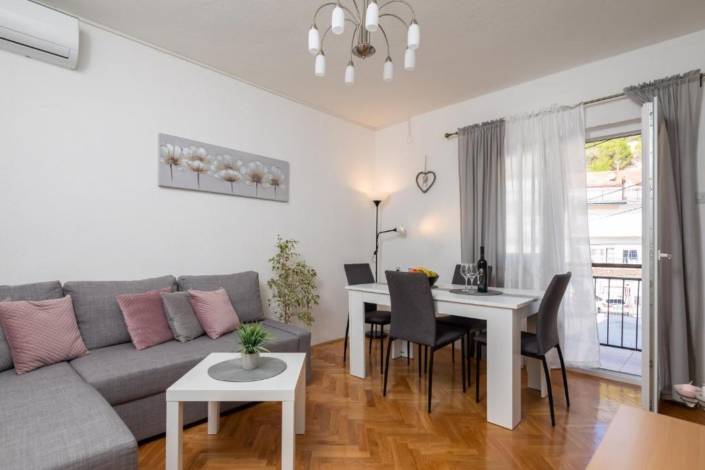 Apartment Beba tesisinde bir oturma alanı