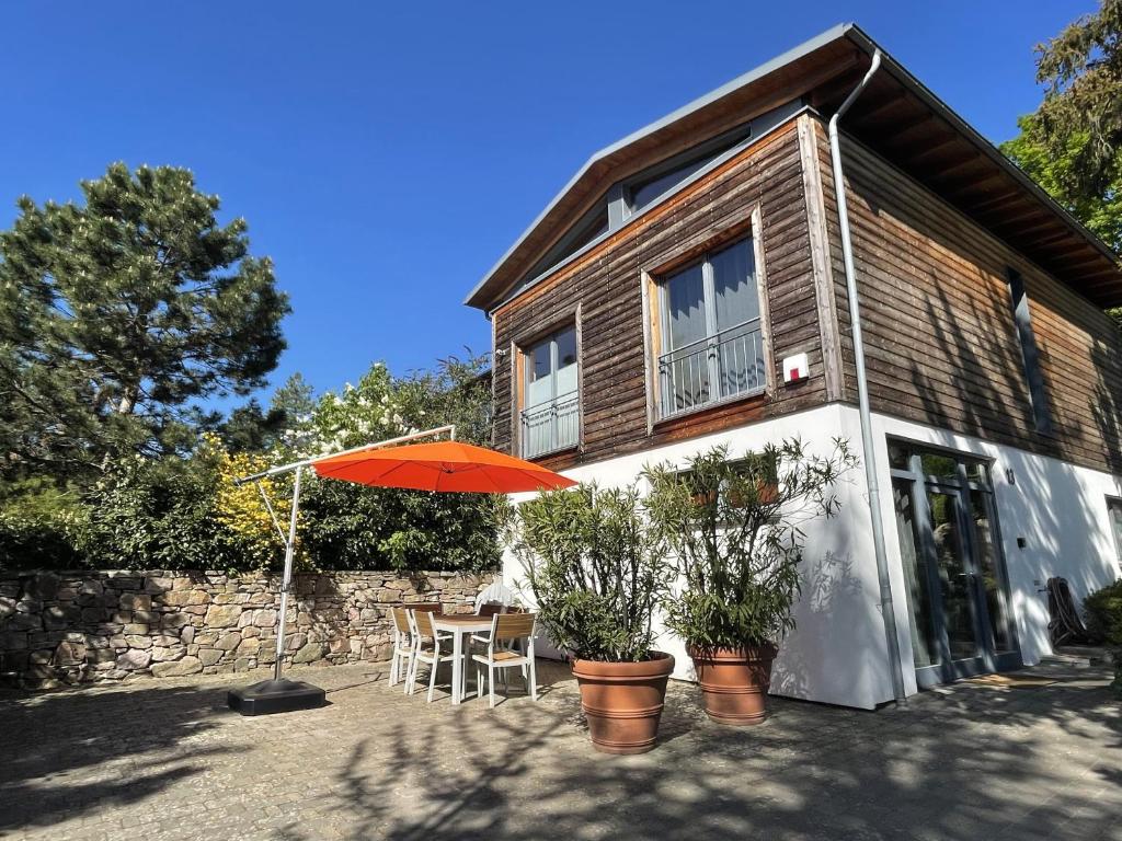 El edificio en el que está la casa vacacional