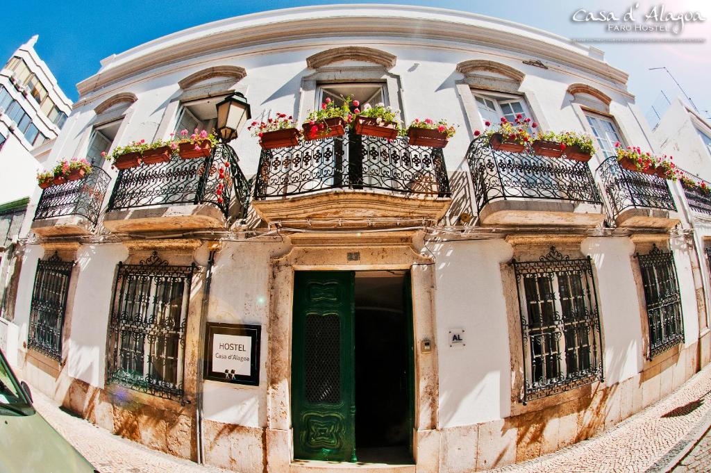 El edificio en el que está el hostel