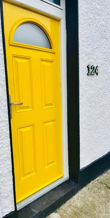 Mynd úr myndasafni af The Yellow Door í Castleisland