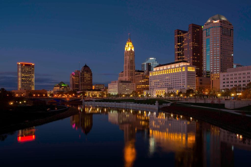 Uma visão geral de Columbus ou uma vista da cidade tirada do hotel