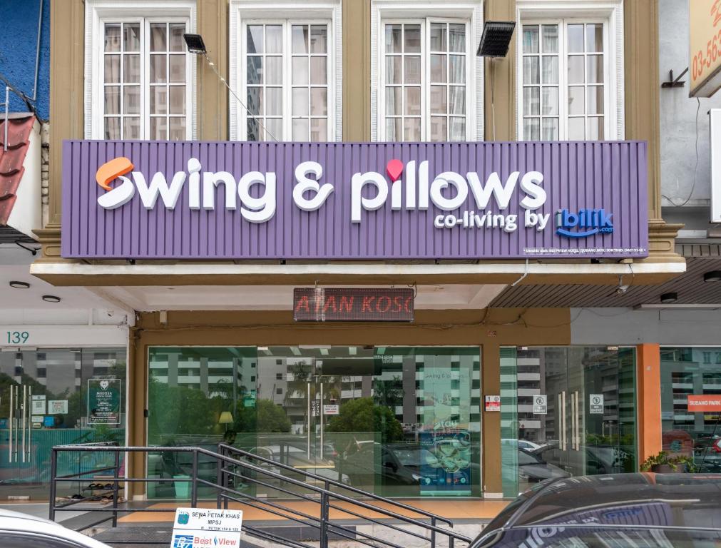 Certifikat, nagrada, logo ili neki drugi dokument izložen u objektu Swing & Pillows - Subang SS15