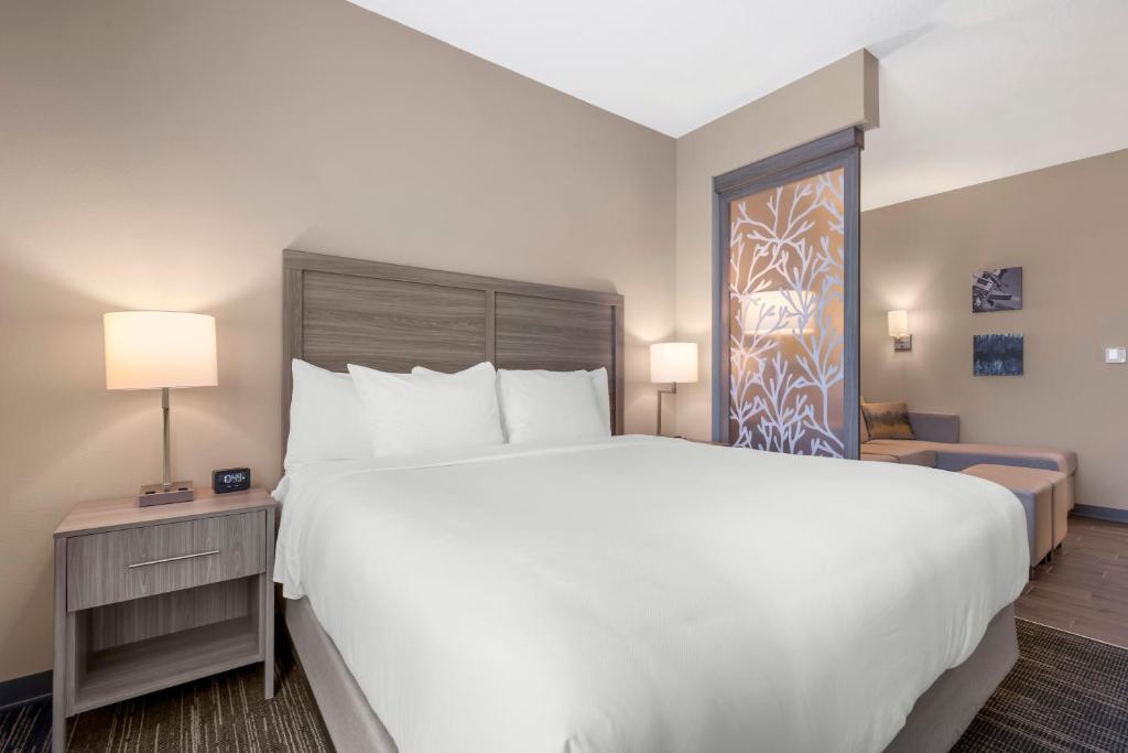 Katil atau katil-katil dalam bilik di Pestana Orlando Suites - Lake Buena Vista