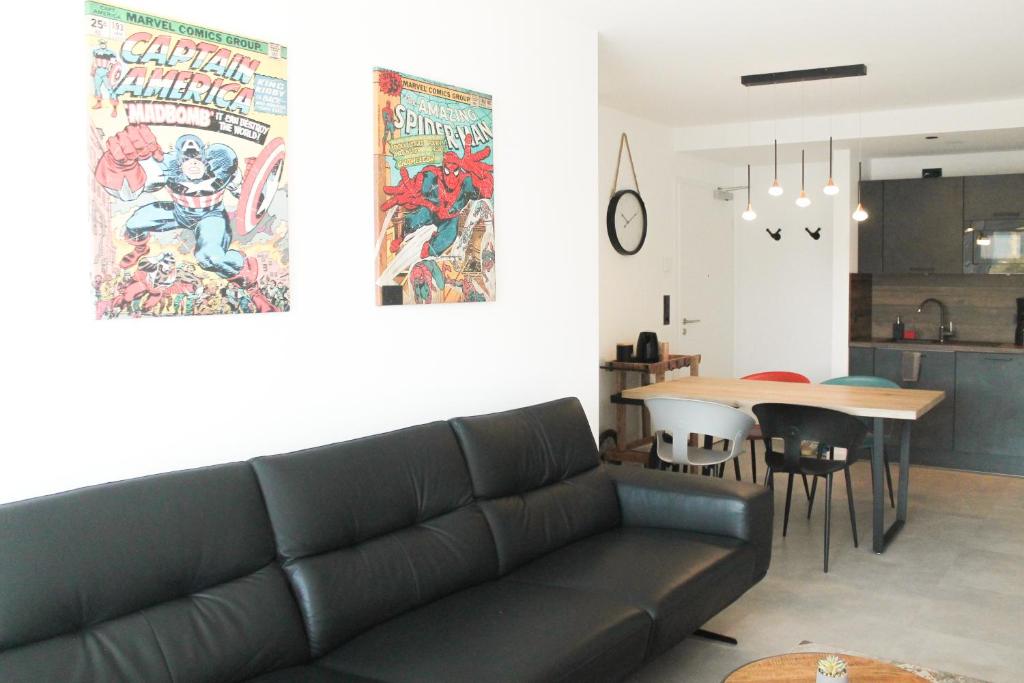 Marvel-Apartment - für Freunde & Familien, stadtnah, Parkplatz, E-Ladestation, Gitterbox für Fahrräder, Fitnessstudio, digitale Gästemappe mit Restaurant- und Unternehmenstipps休息區