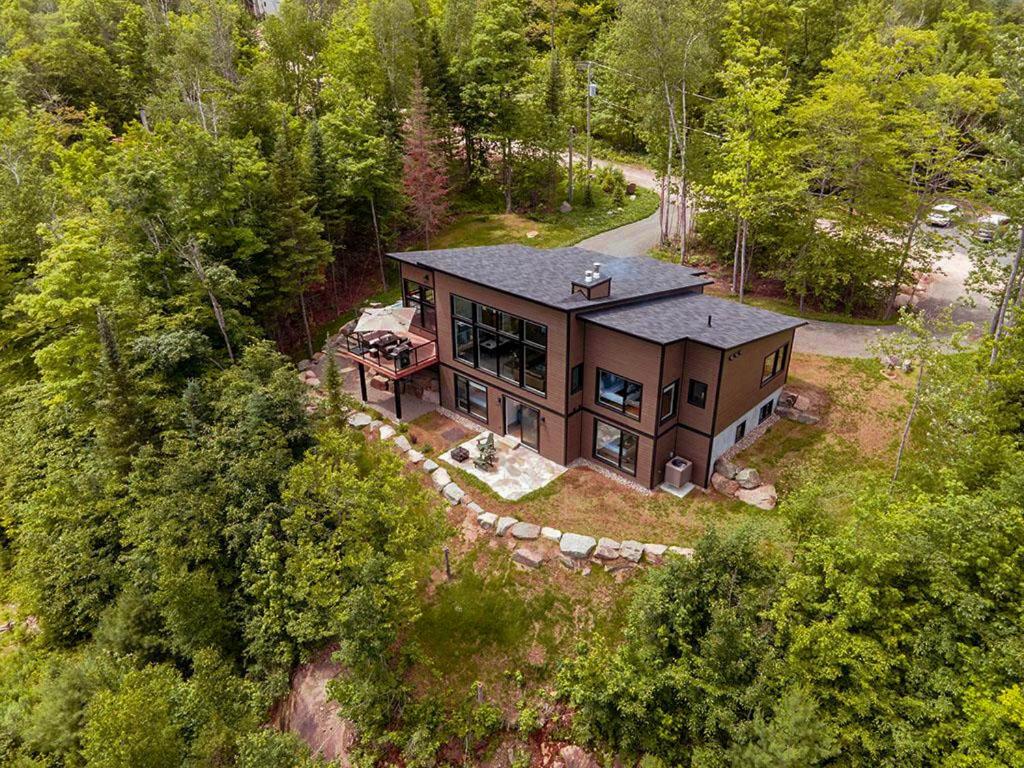 El edificio en el que está el chalet de montaña