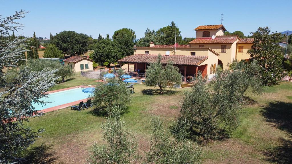 A piscina localizada em Agriturismo Michelangelo ou nos arredores