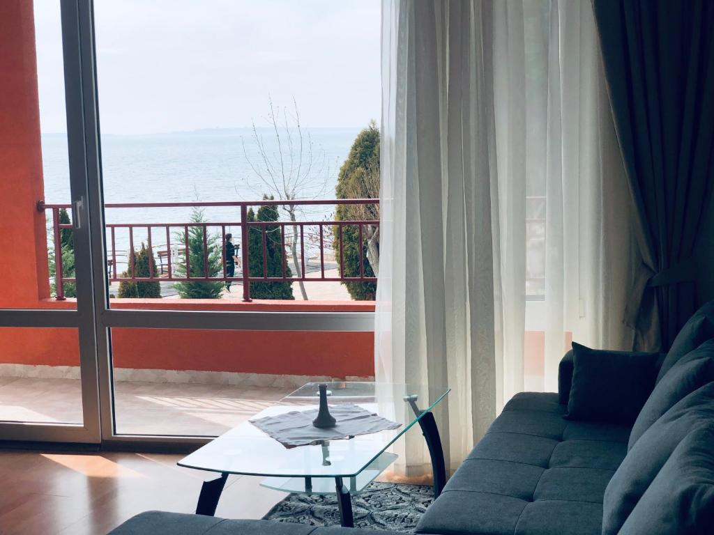 Beautiful apartment right by the sea, Sveti Vlas 휴식 공간