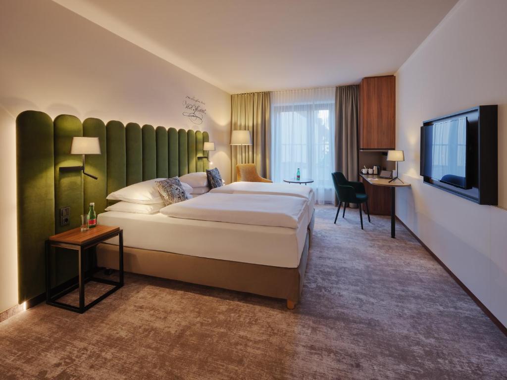 Ліжко або ліжка в номері Dorint City-Hotel Salzburg