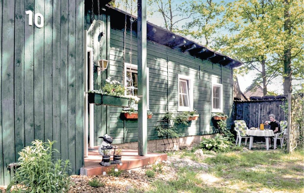 สวนหย่อมนอก Nice Home In Bispingen With Kitchen