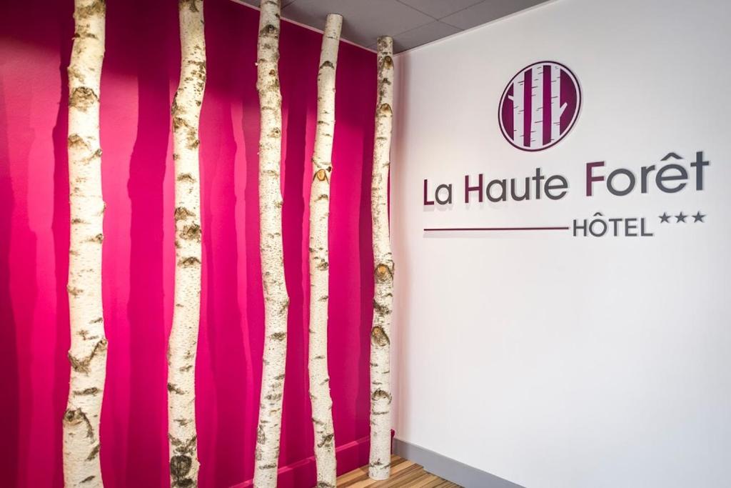 Un certificado, premio, cartel u otro documento en Logis hôtel restaurant la Haute Forêt