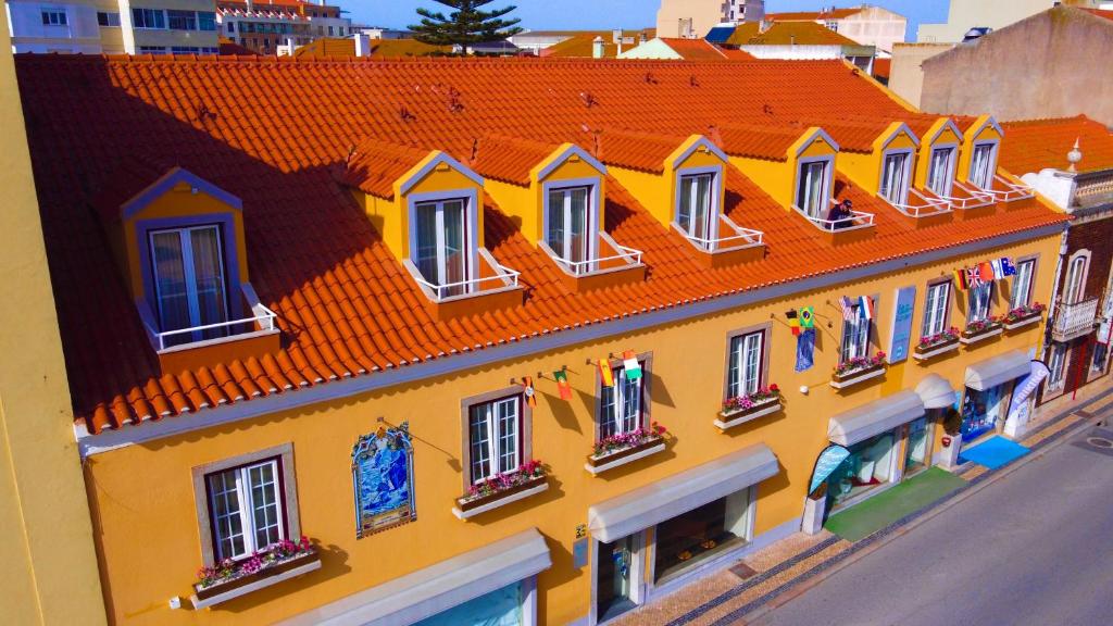 un modèle de bâtiment avec un toit orange dans l'établissement Sea Garden Peniche, à Peniche