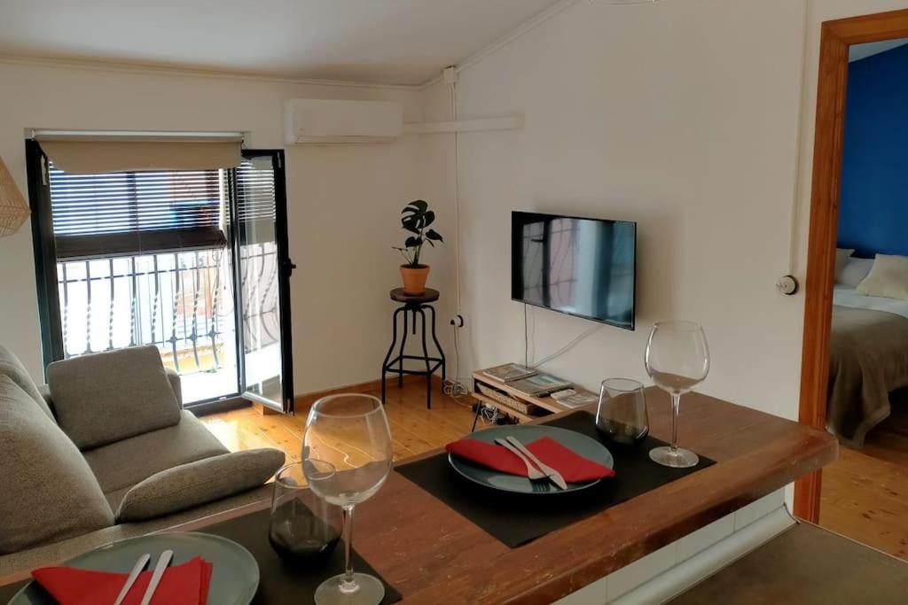 Uma TV ou centro de entretenimento em Bonito y céntrico apartamento casco antiguo