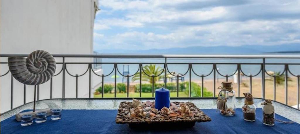 "SteliosDimitra" House with view in sea of Kantia tesisinde bir balkon veya teras