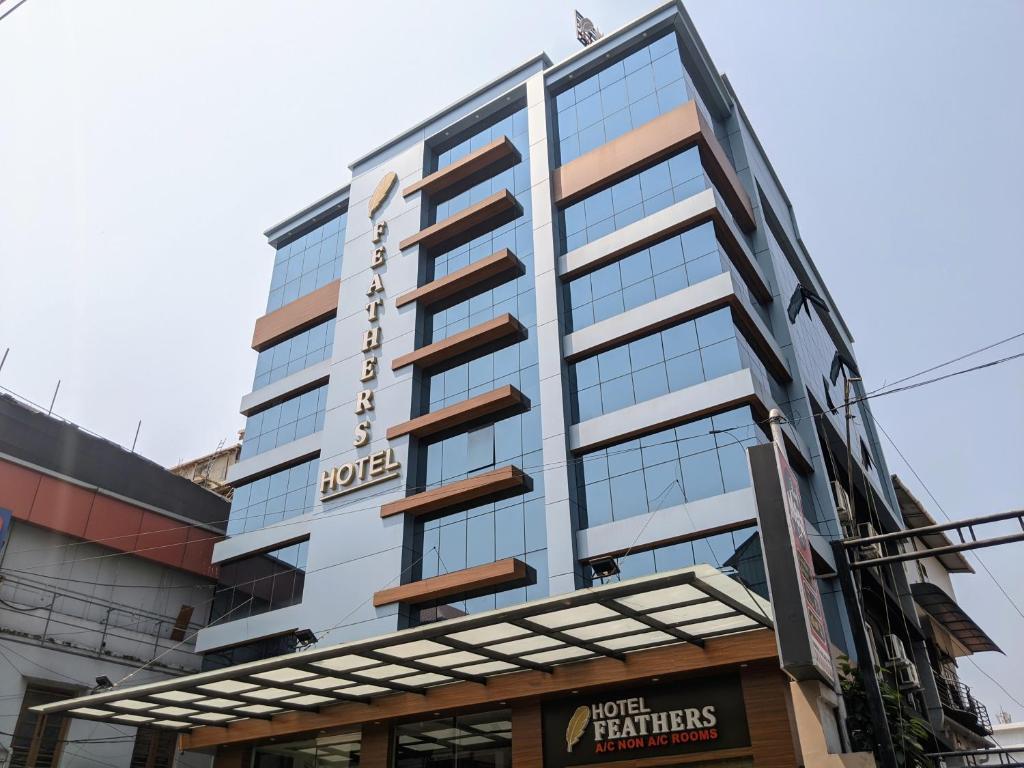 eine Wiedergabe des Verstärkungsgebäudes des Hotels in der Unterkunft Hotel Feathers in Ernakulam