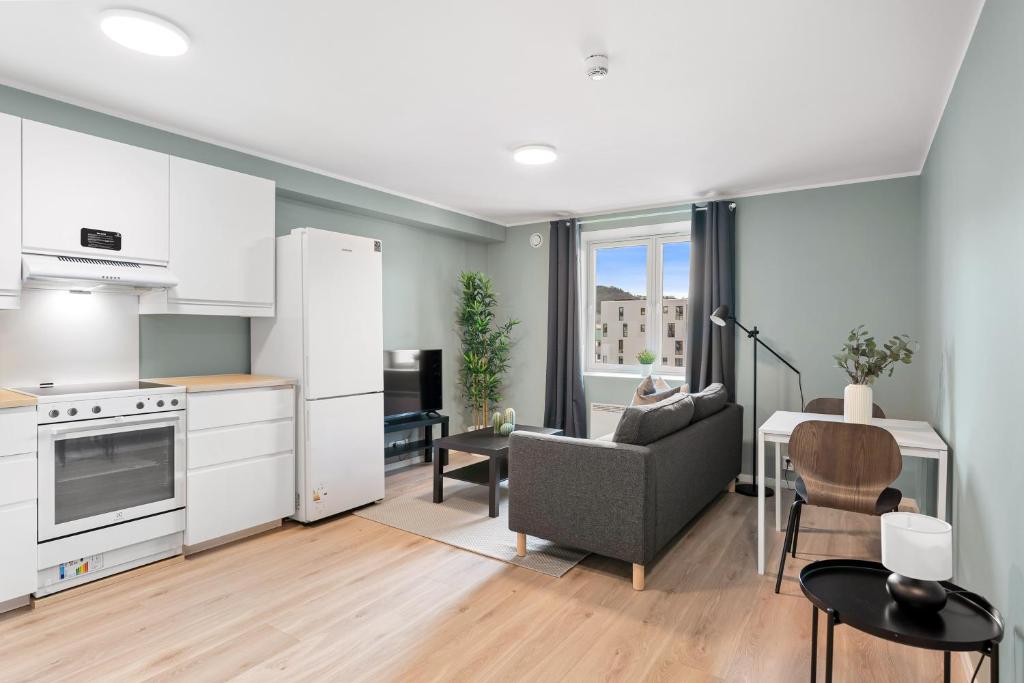 Virtuve vai virtuves zona naktsmītnē Forenom Serviced Apartments Bergen Skottegaten