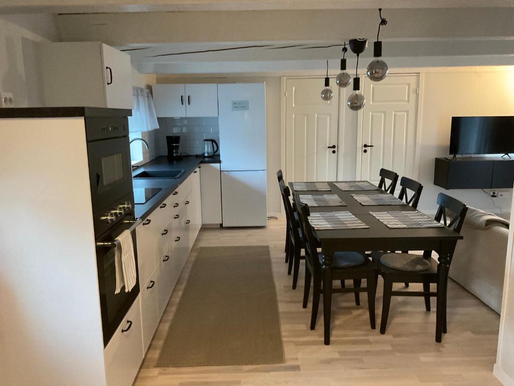 Köök või kööginurk majutusasutuses Högklint Rövar Liljas Apartment