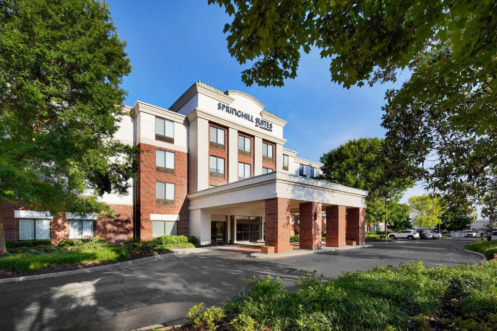 eine Darstellung der Vorderseite eines Gebäudes in der Unterkunft SpringHill Suites by Marriott Richmond North/Glen Allen in Richmond