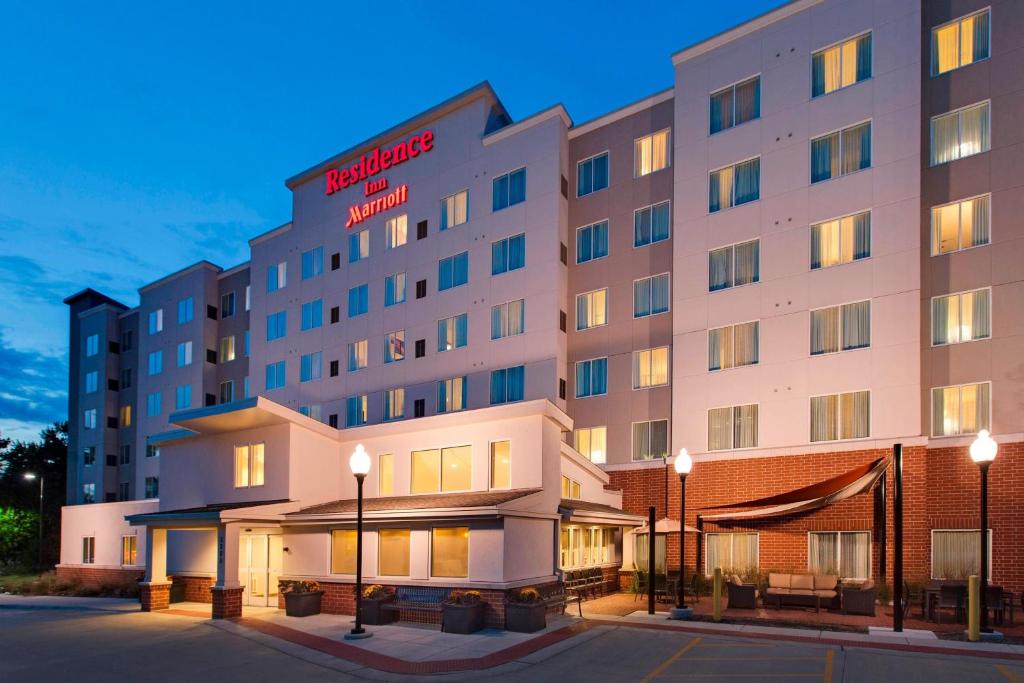 a rendering of a hotel at night at Residence Inn by Marriott Chicago Wilmette/Skokie in Wilmette