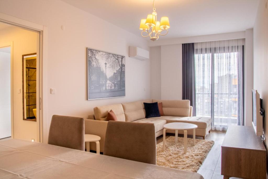 Фотография из галереи Spacious and Furnished Flat with Balcony in Izmir в Измире