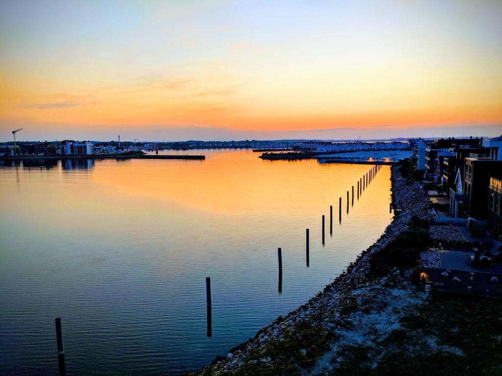 a view of a body of water at sunset at Ferienwohnung Residenz Bollwark in Kappeln