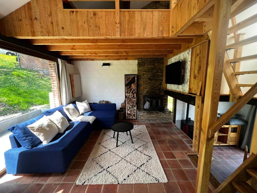 La cabane d'Hélie - Cottage en pleine forêt - Domaine du Bonsoy tesisinde bir oturma alanı