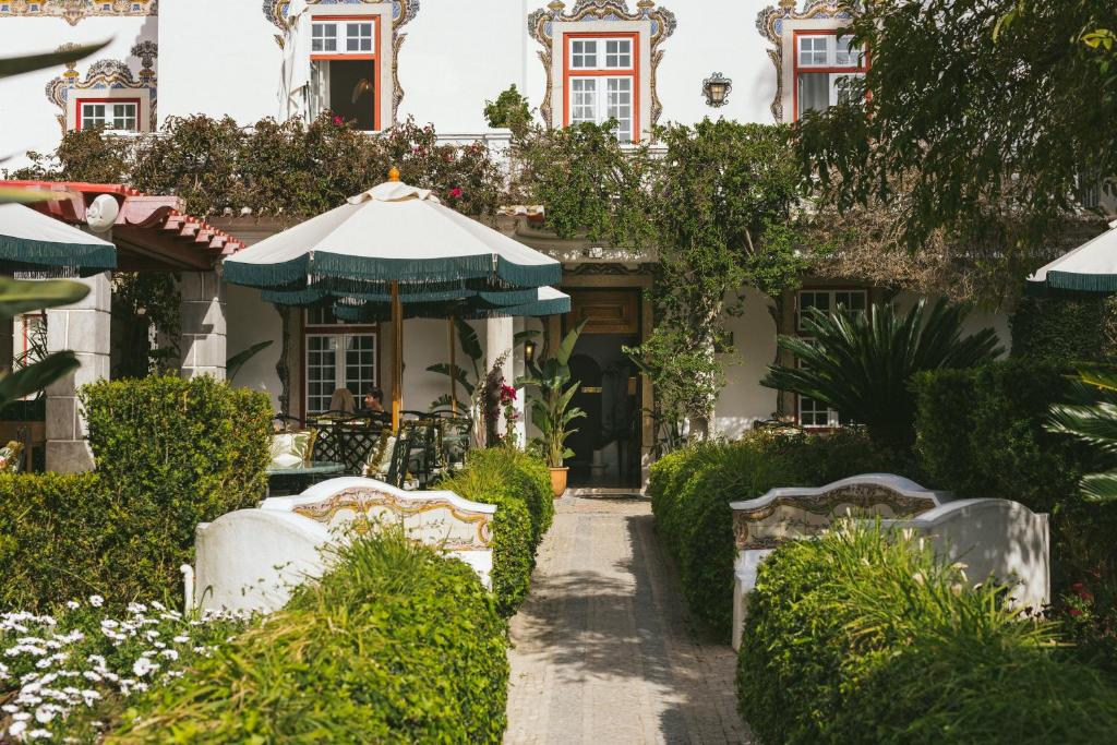 Κήπος έξω από το Pergola Boutique Hotel