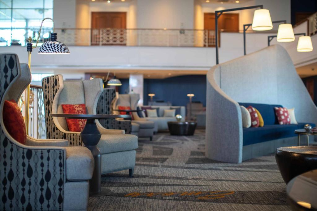 Зона вітальні в Renaissance Concourse Atlanta Airport Hotel