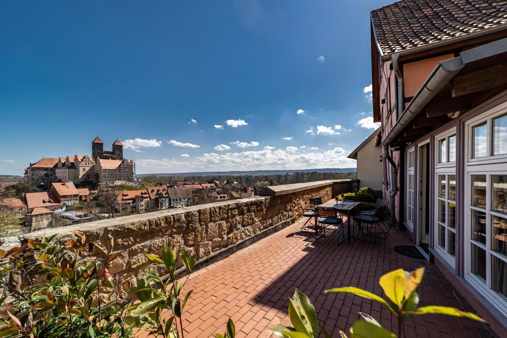 Ban công/sân hiên tại Ferienhaus Sankt Marien auf dem Münzenberg