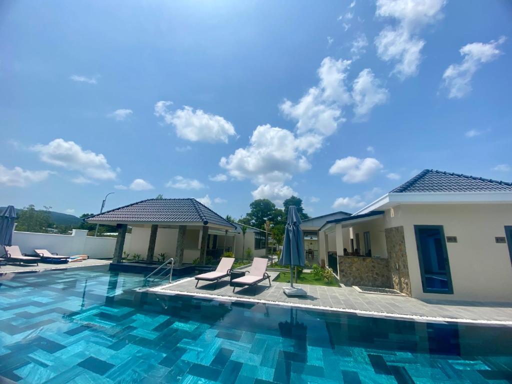 Swimming pool sa o malapit sa LAM BUNGALOW Resort & Spa