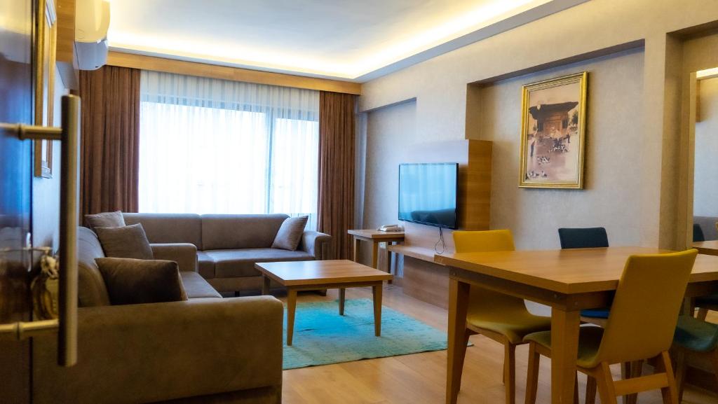 Uma TV ou centro de entretenimento em Bursa Suites Apart Otel