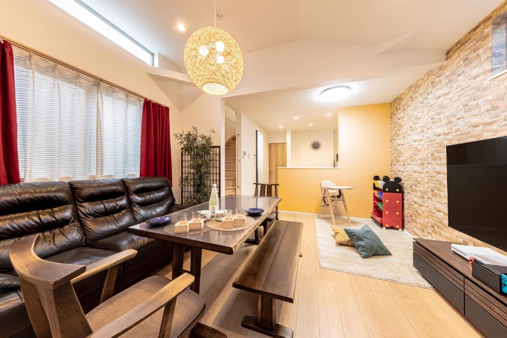 CuteFamilyHouse! 3LDK 6minShinjuku 3minJRsta Cozy,Fun,Bright! KidsFree Under6yrs में टेलीविजन और/या मनोरंजन केंद्र