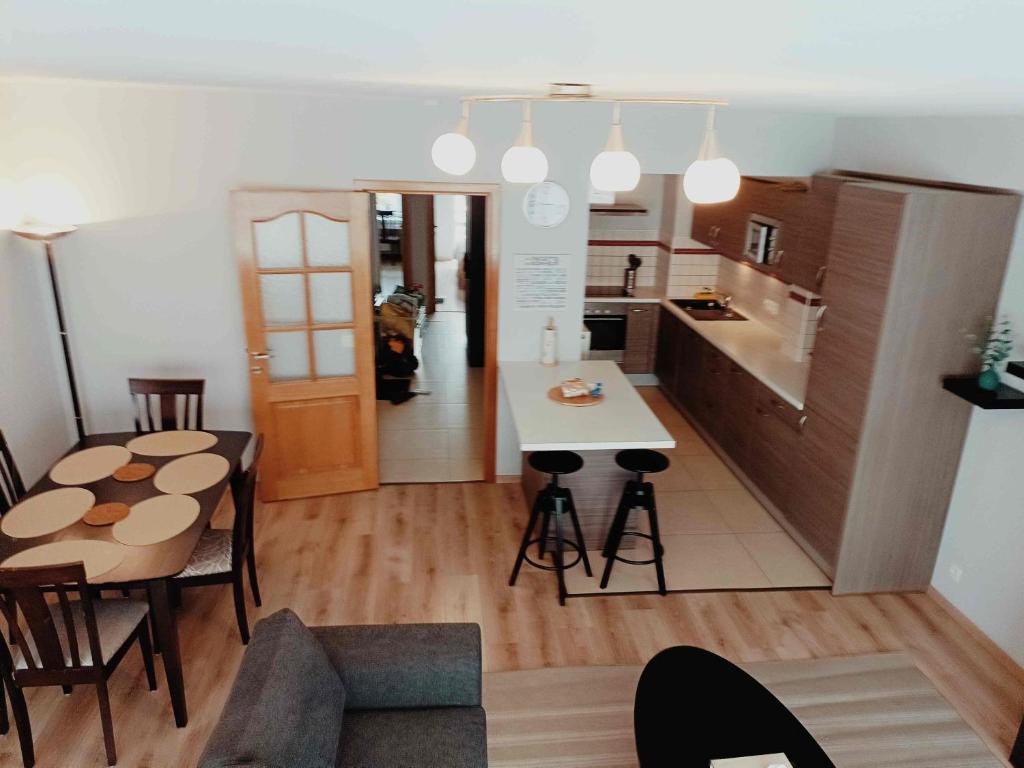 Kitchen o kitchenette sa Cozy 2 bedroom apartment - metro Montgomery