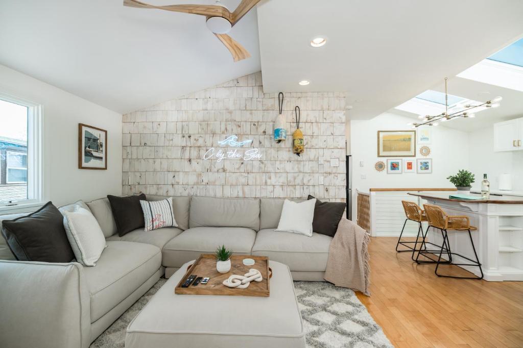 A seating area at CbytheSea - Ocean View Penthouse