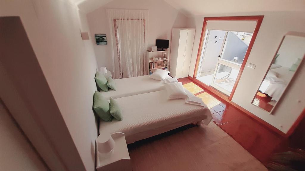 Cama ou camas em um quarto em SUN & SAND GUESTHOUSE