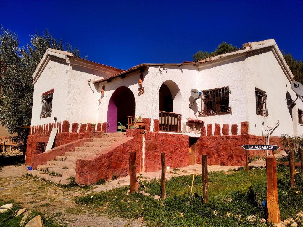 El edificio en el que está el hostal