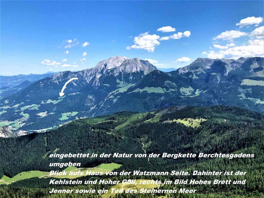 ein Bild einer Gebirgskette mit einem Zitat in der Unterkunft Ferienhaus hoch oben mit Alpen Panorama Königssee- Nichtraucherdomizil in Berchtesgaden