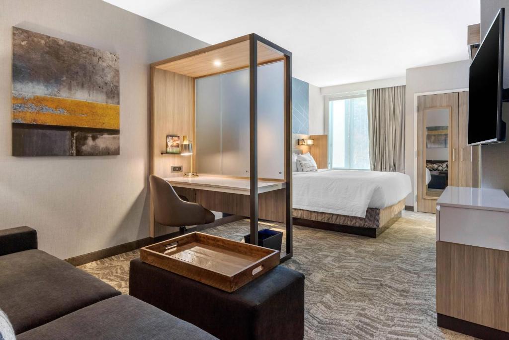 Postelja oz. postelje v sobi nastanitve SpringHill Suites Charlotte Southwest