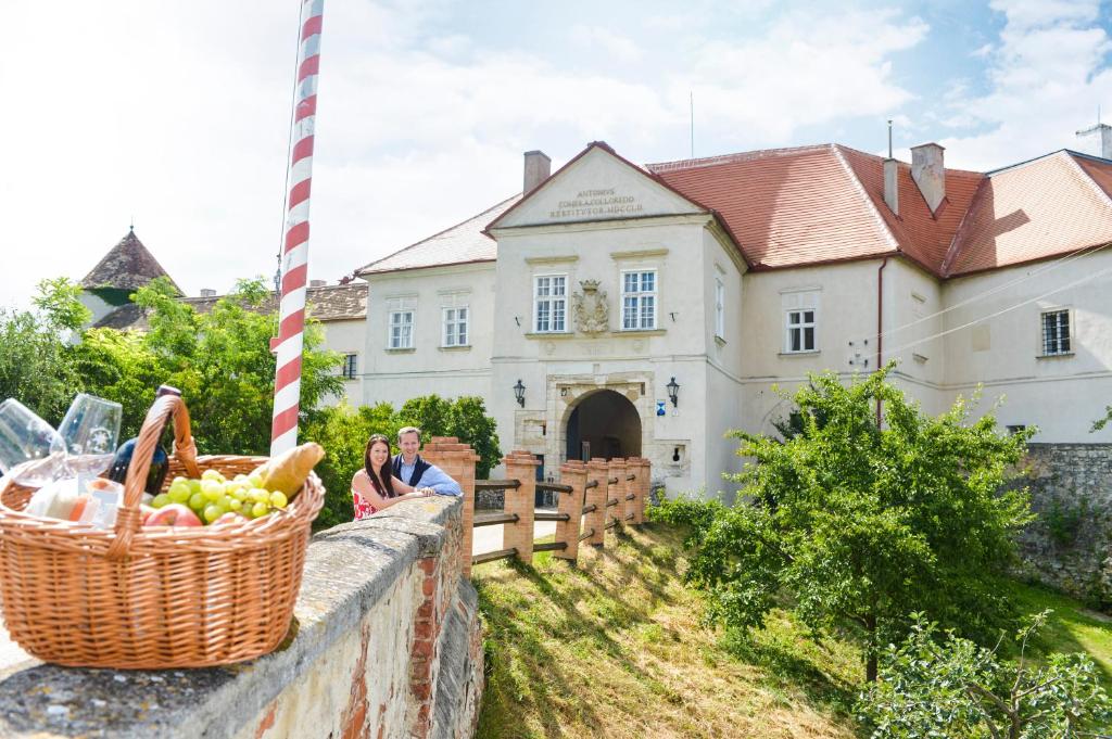 Puutarhaa majoituspaikan Schlosshotel Mailberg ulkopuolella