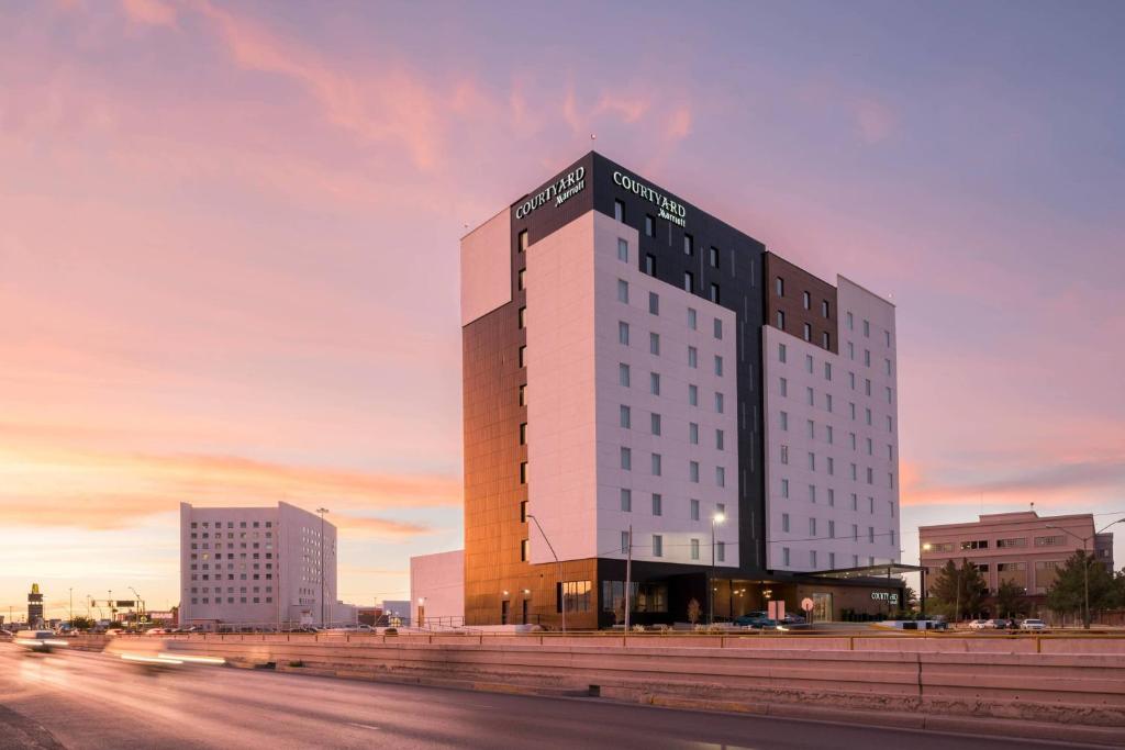 El edificio en el que está el hotel