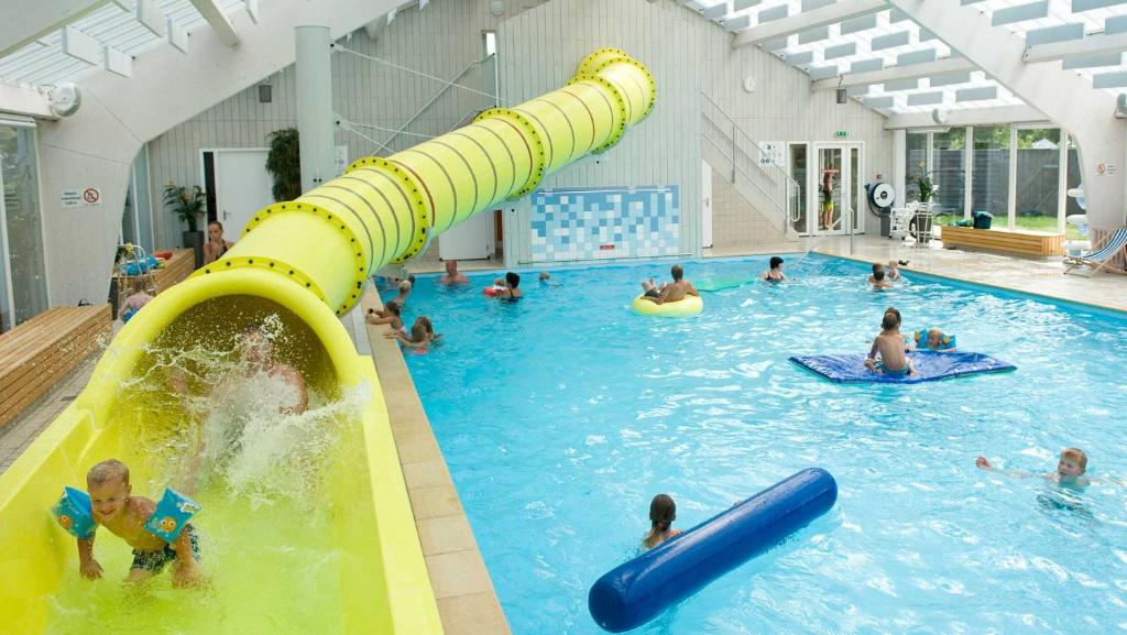 A piscina localizada em Molecaten Park Wijde Blick ou nos arredores