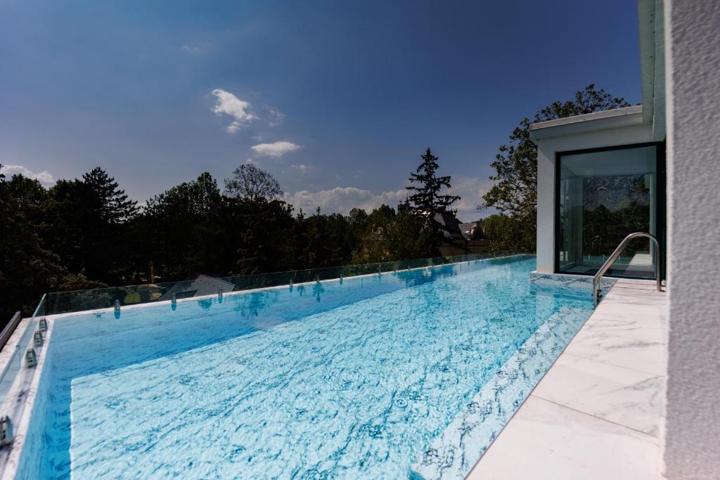 The swimming pool at or close to Villa Bauhaus Wellness Apartman 105