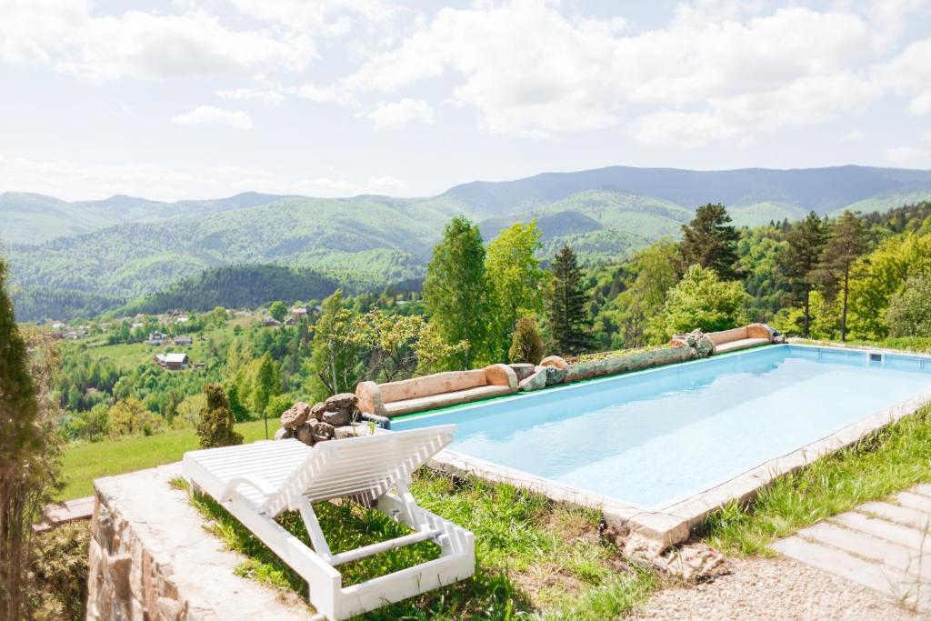 O vedere generală la munți sau o vedere la munte luată de la această casă de vacanță