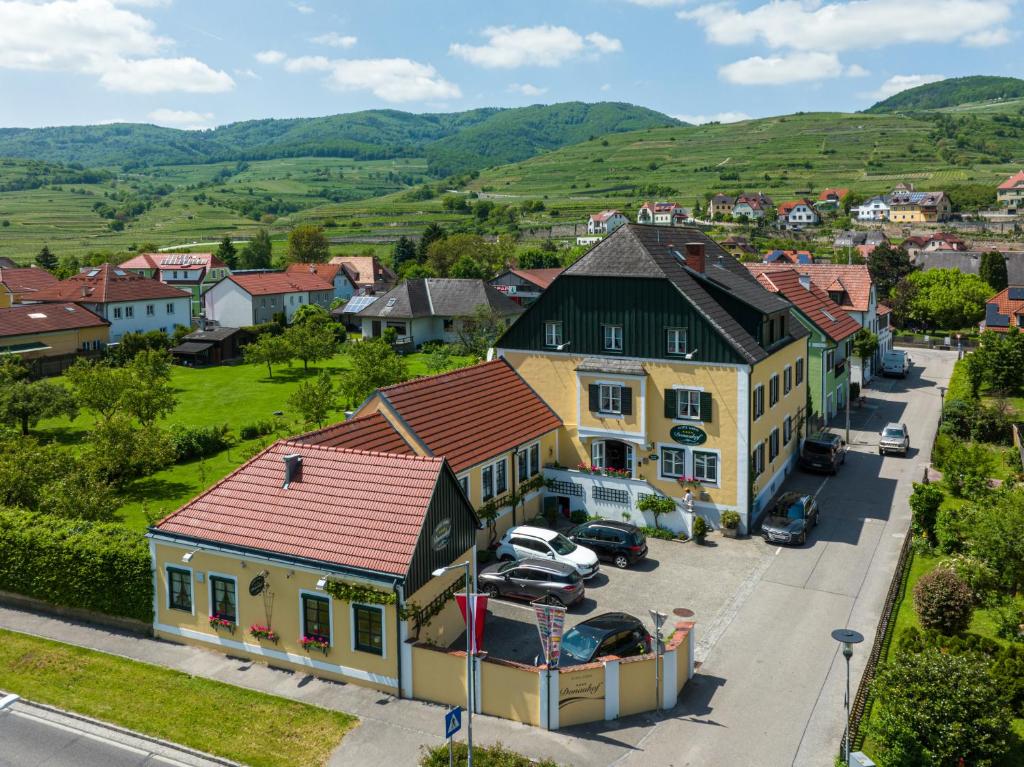 Nespecifikovaný výhled na hory nebo výhled na hory při pohledu z hotelu