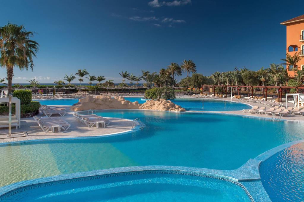 Басейн в Sheraton Fuerteventura Golf & Spa Resort або поблизу